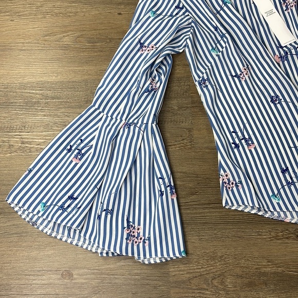 CLOSET LONDON BLUE STRIPE FLORAL BELL SLEEVE BLOUSE, size 6 - Picture 4 of 11